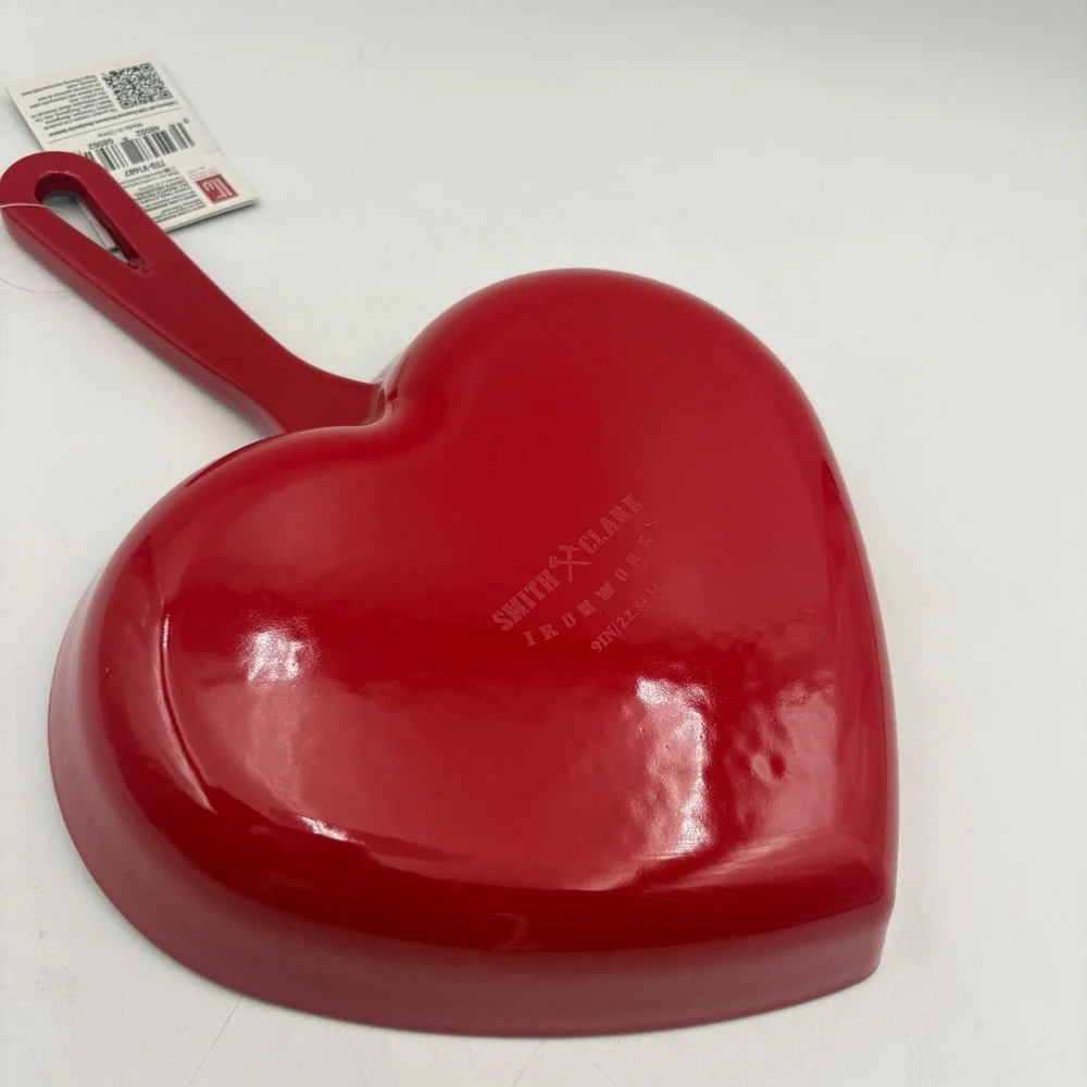 Smith & Clark‎ Red Heart Shaped Enameled Cast Iron 9 Inch Fry Pan Skillet New